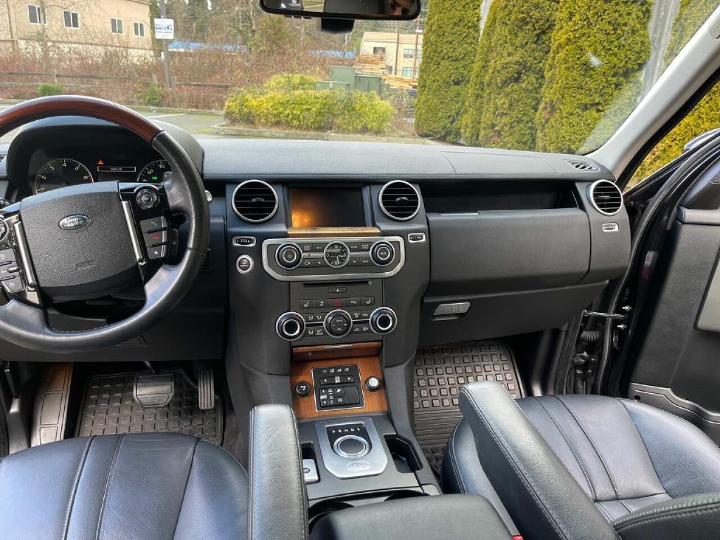 2016 Land Rover LR4 Image 28