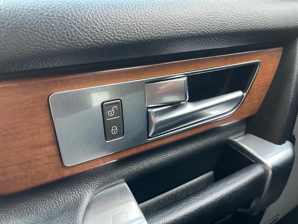 2016 Land Rover LR4 Image 45