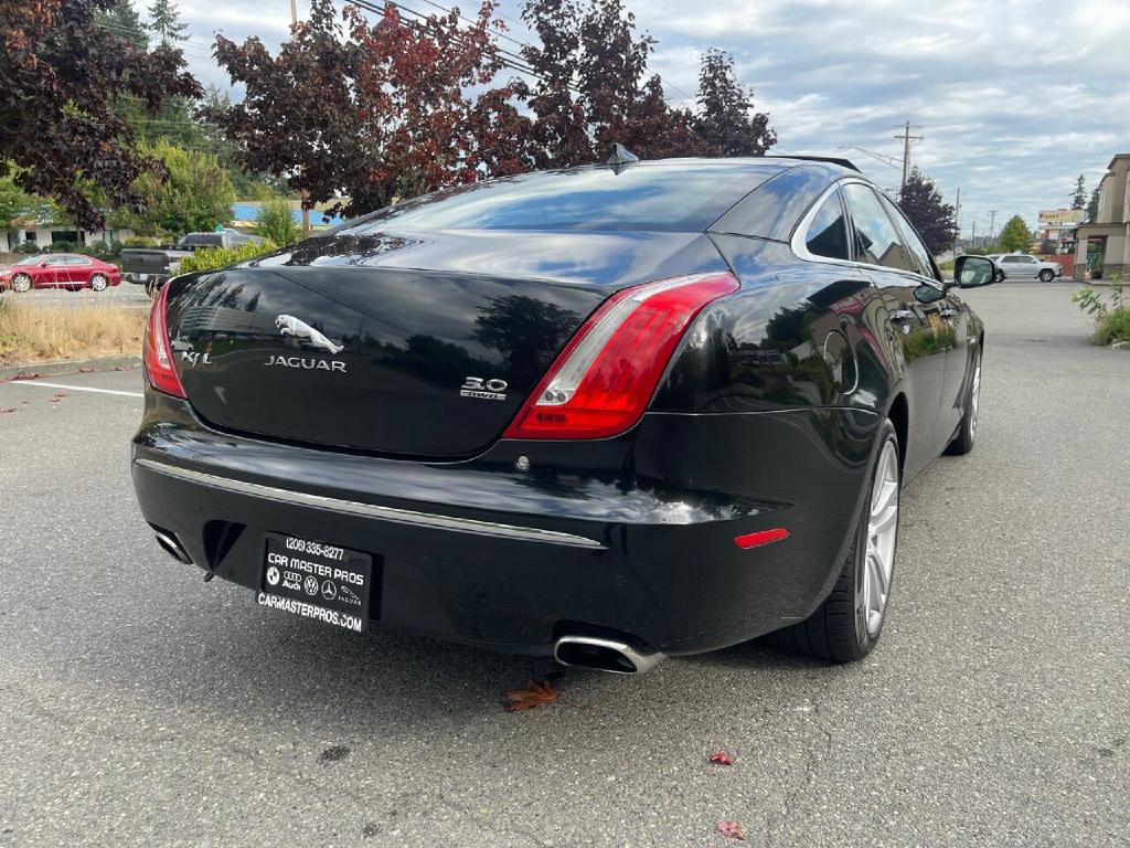 2014 Jaguar XJ Image 10