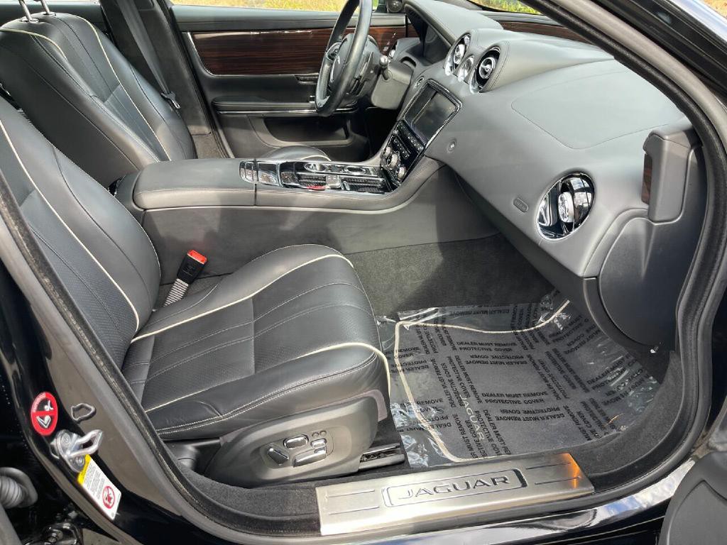 2014 Jaguar XJ Image 11