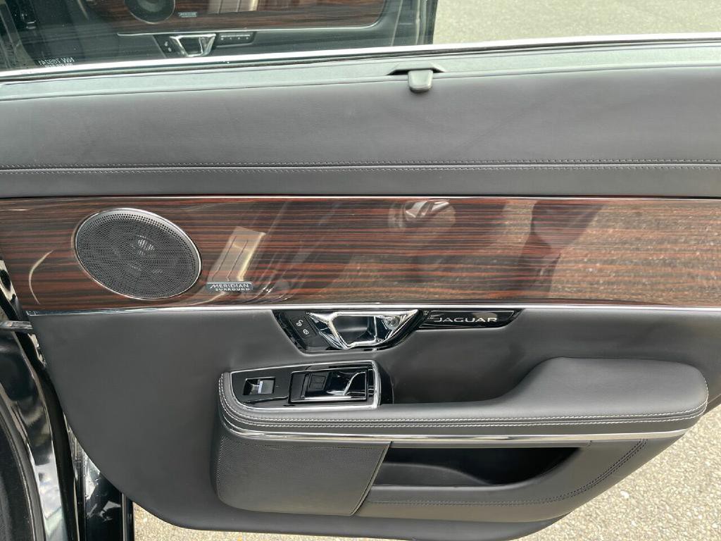 2014 Jaguar XJ Image 13