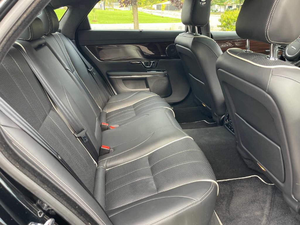 2014 Jaguar XJ Image 17