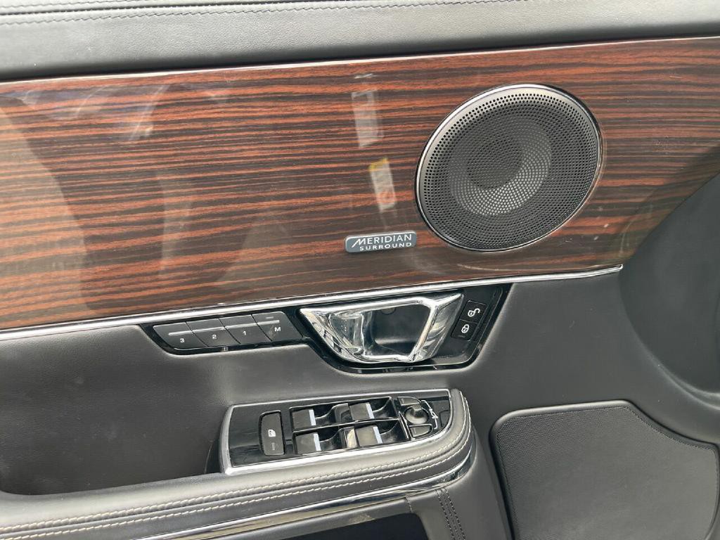 2014 Jaguar XJ Image 26