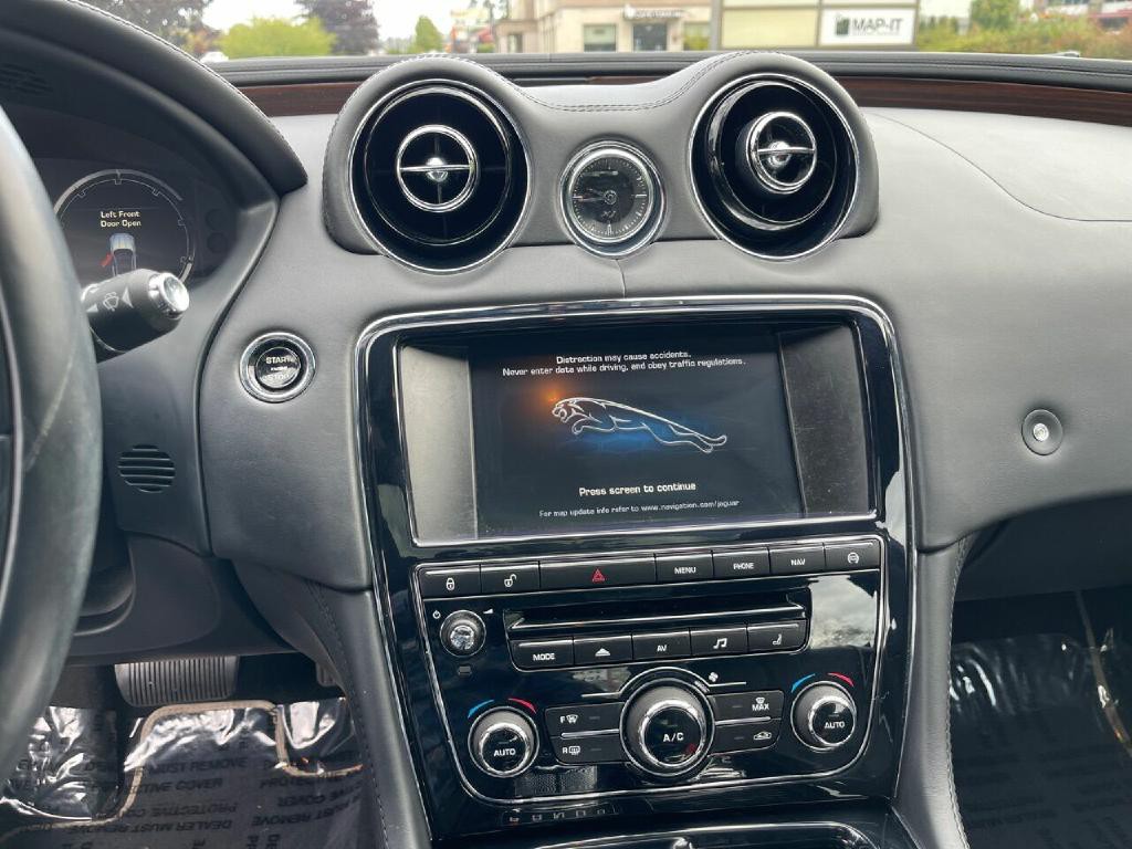 2014 Jaguar XJ Image 29