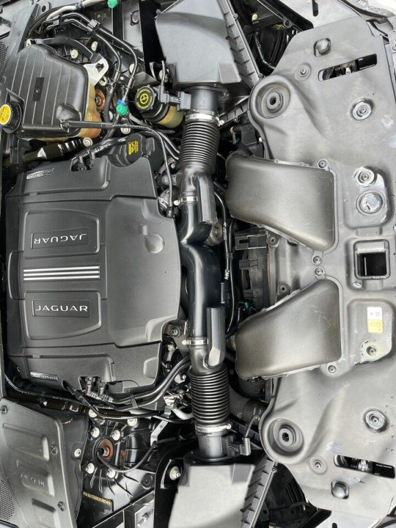 2014 Jaguar XJ Image 35