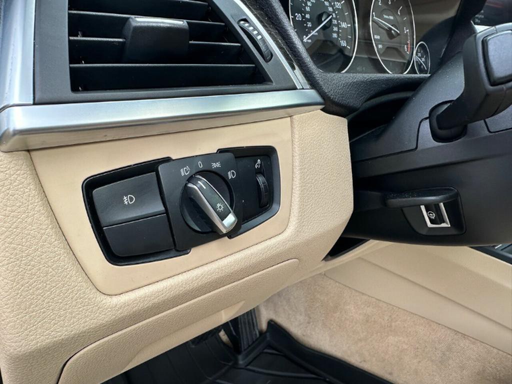 2016 BMW 3 Series Image 16