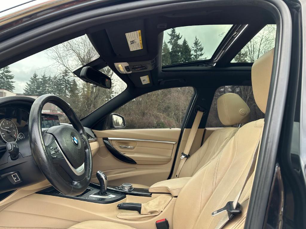 2016 BMW 3 Series Image 21