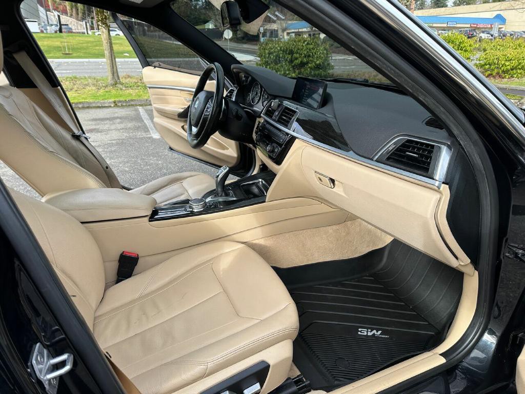 2016 BMW 3 Series Image 25