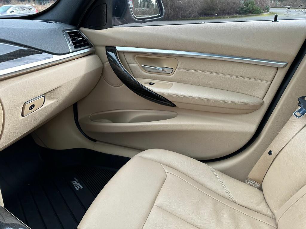 2016 BMW 3 Series Image 33