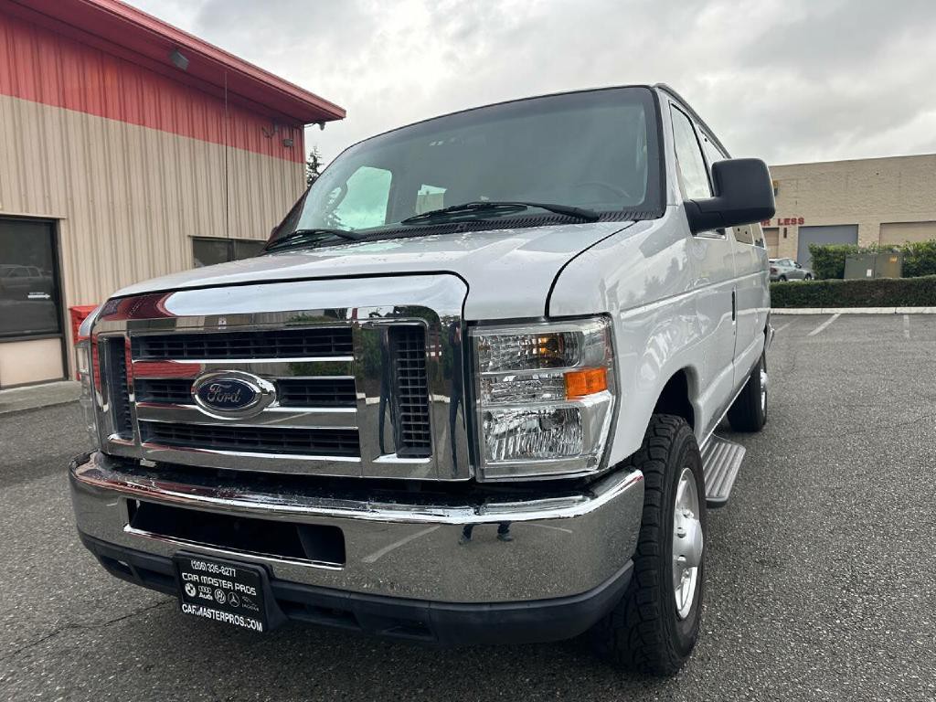 2011 Ford E-series Image 2