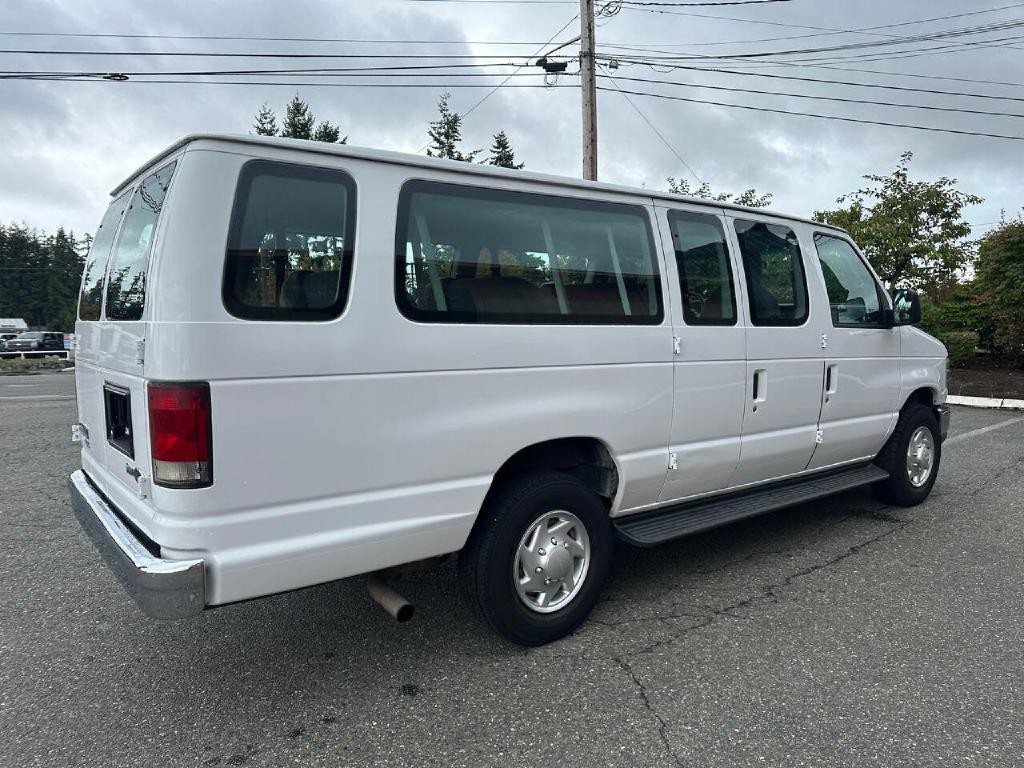 2011 Ford E-series Image 10