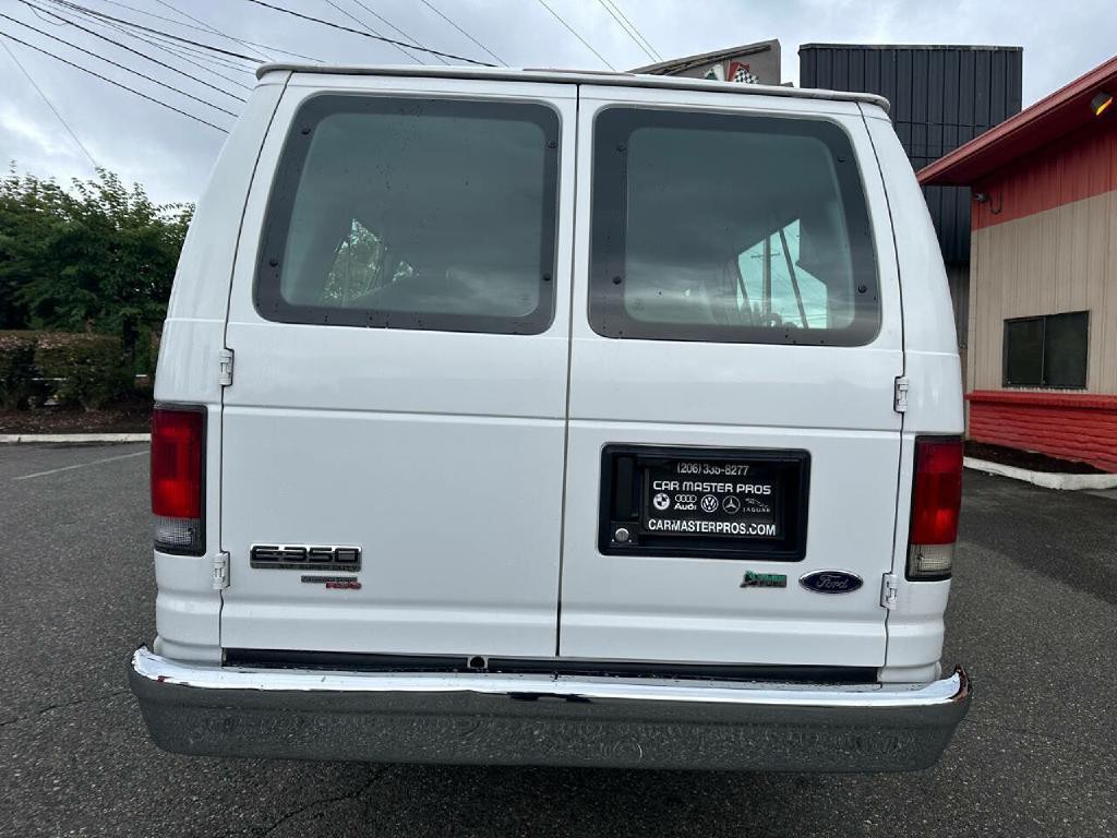 2011 Ford E-series Image 12