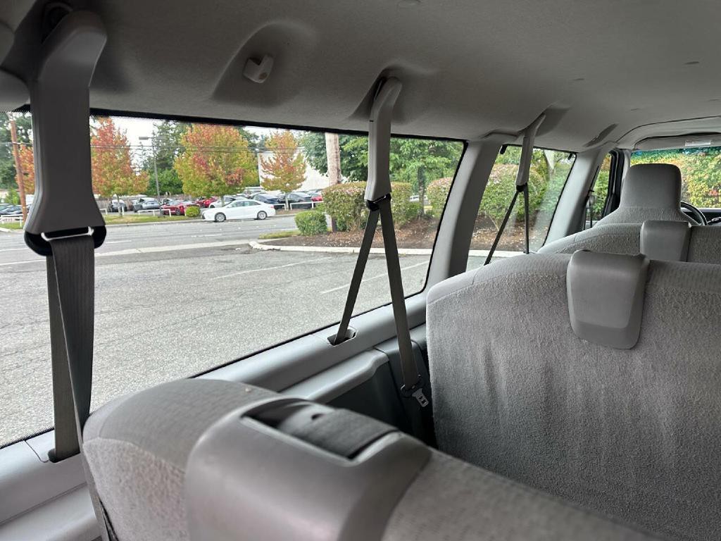 2011 Ford E-series Image 21