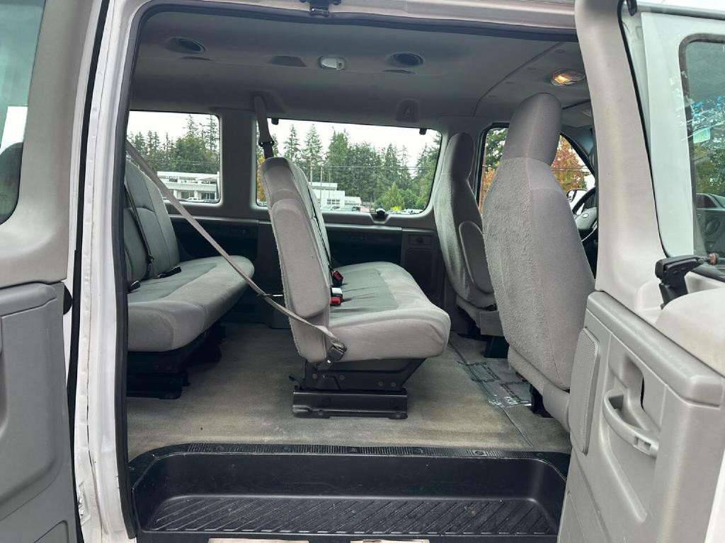 2011 Ford E-series Image 22