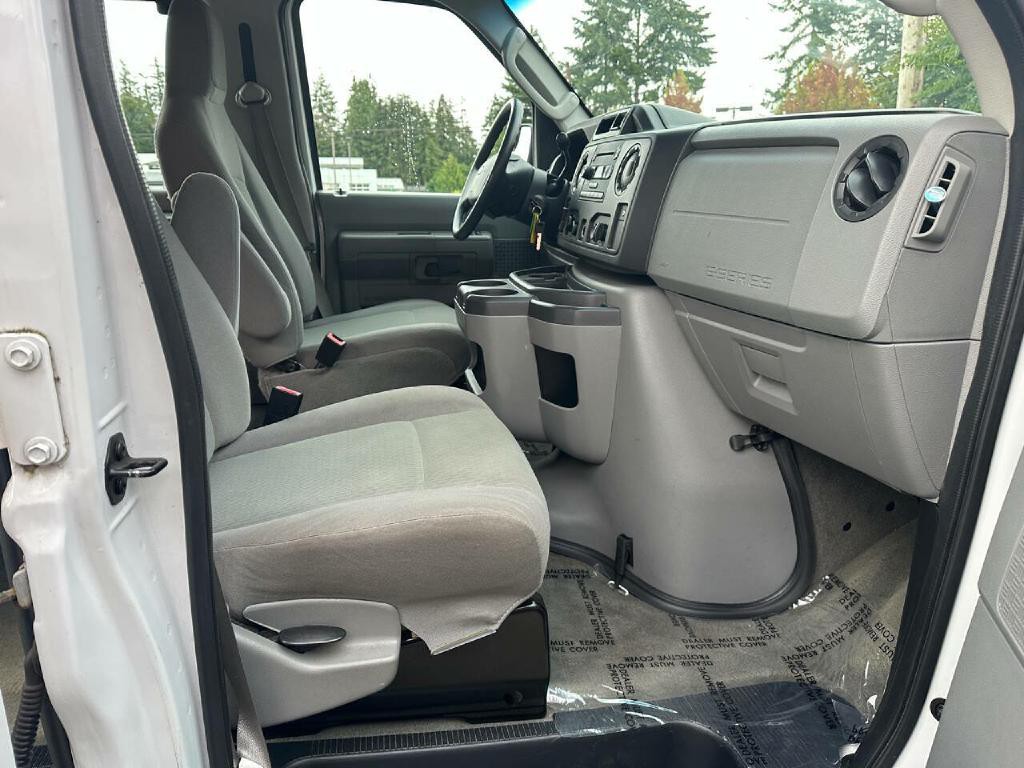 2011 Ford E-series Image 29