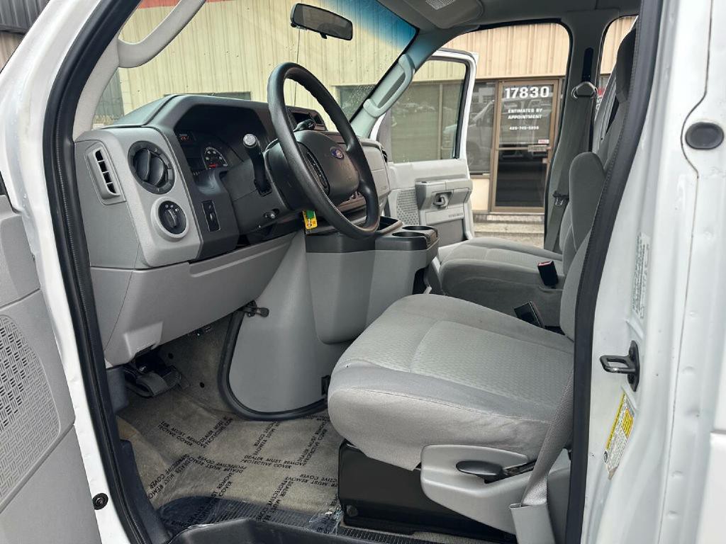 2011 Ford E-series Image 31