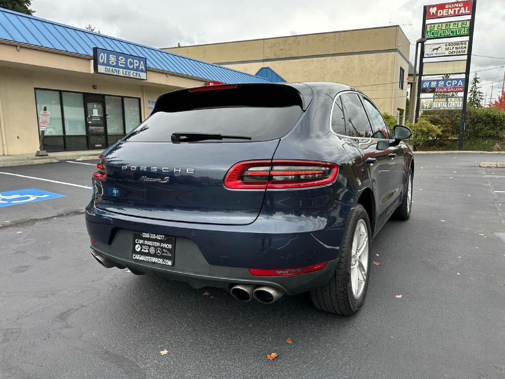 2016 Porsche Macan Image 12