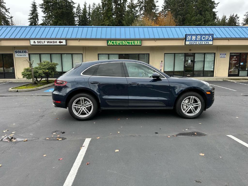 2016 Porsche Macan Image 16