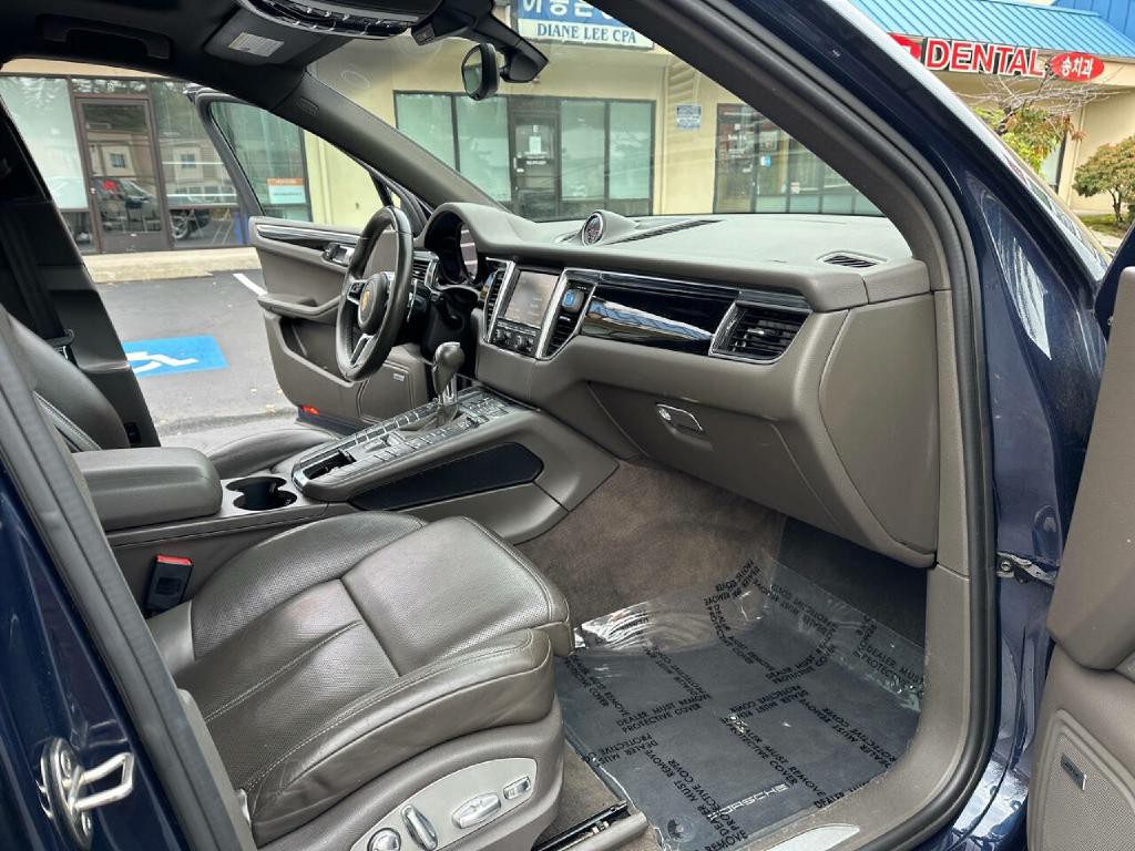 2016 Porsche Macan Image 27