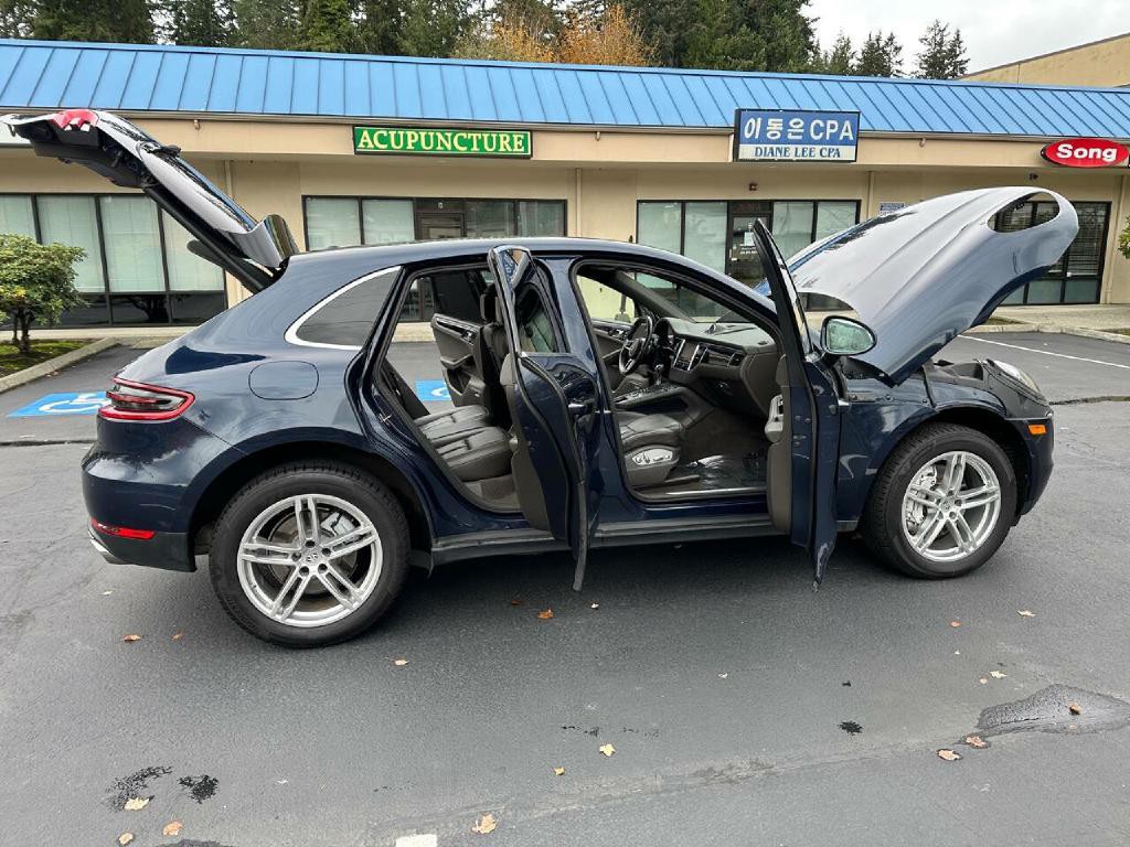 2016 Porsche Macan Image 36