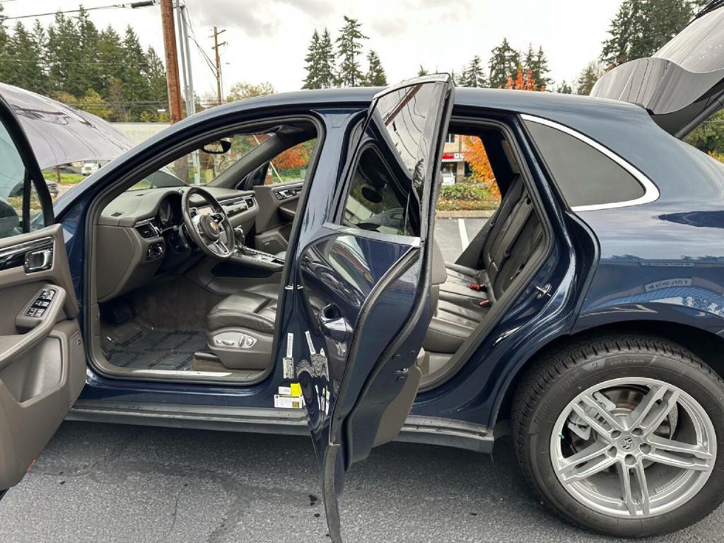 2016 Porsche Macan Image 39