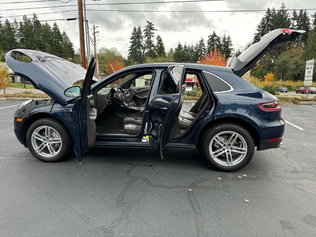 2016 Porsche Macan Image 41