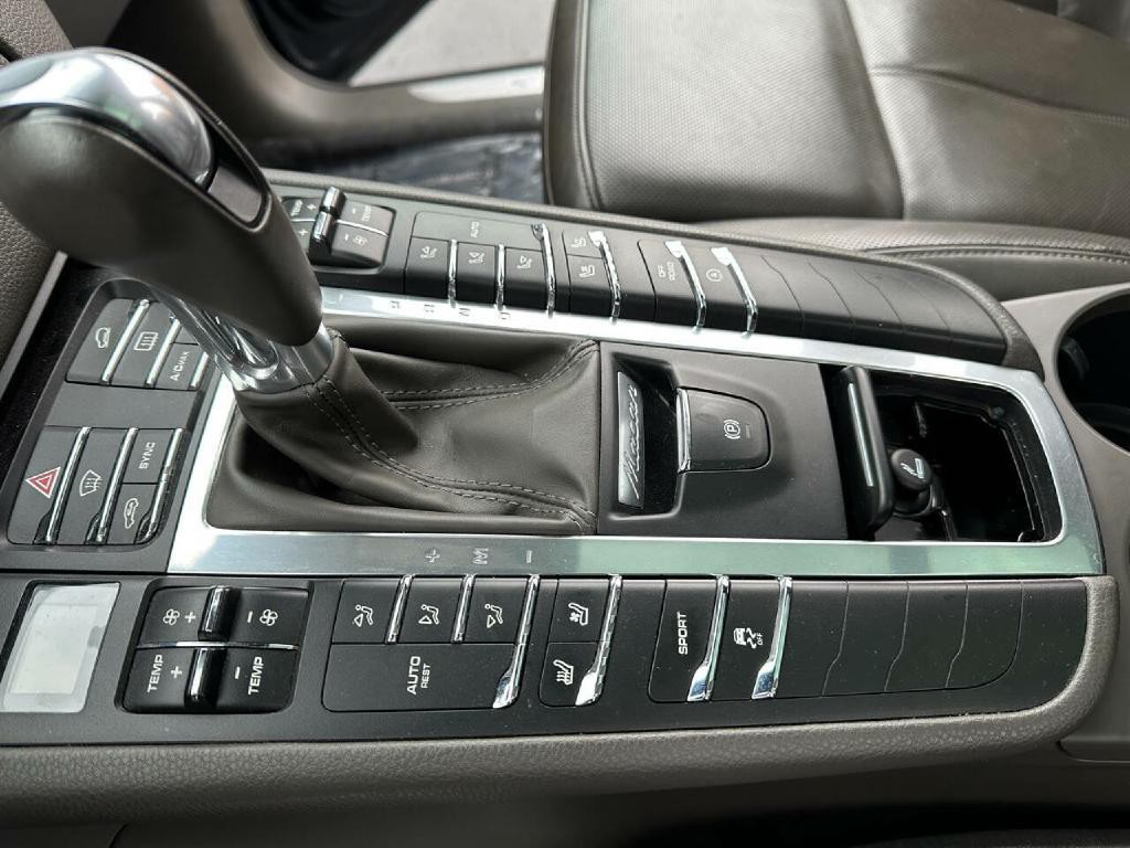 2016 Porsche Macan Image 46