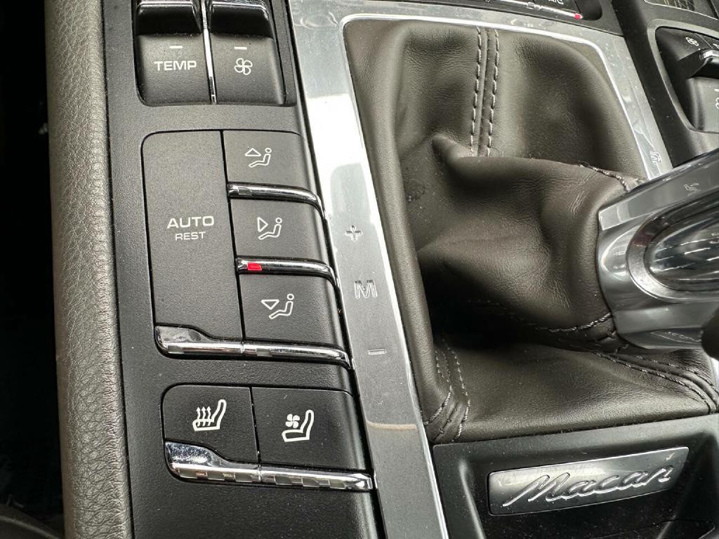 2016 Porsche Macan Image 57