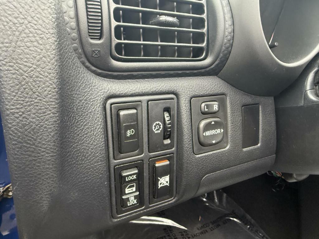 2003 Toyota MR2 Image 23