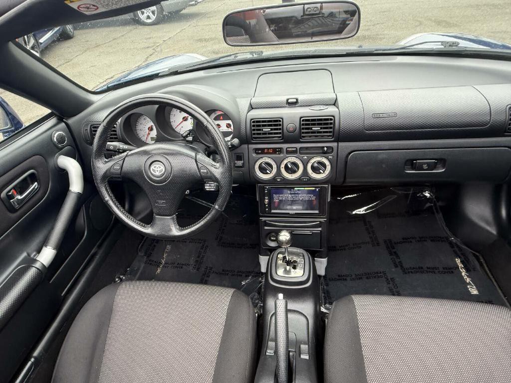 2003 Toyota MR2 Image 28
