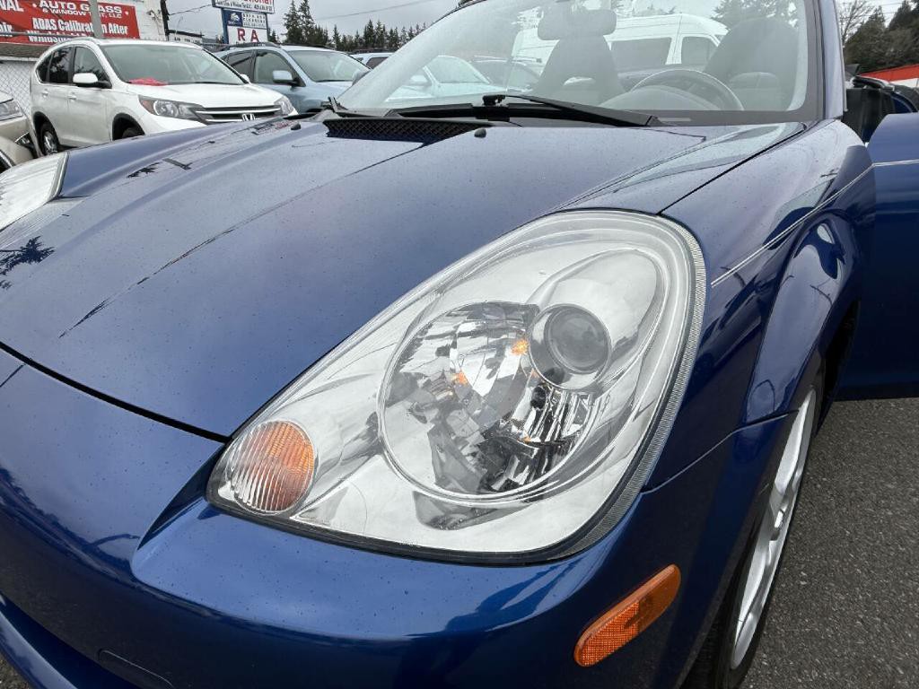 2003 Toyota MR2 Image 32