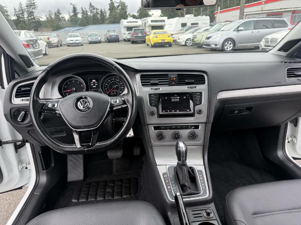 2015 Volkswagen Golf Image 17