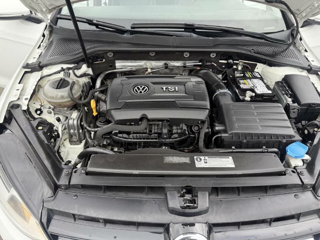 2015 Volkswagen Golf Image 20