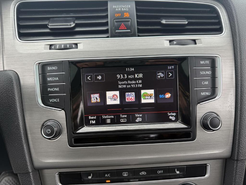 2015 Volkswagen Golf Image 23