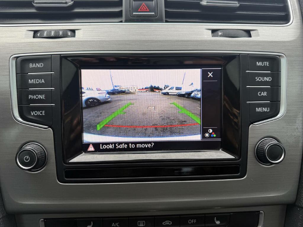 2015 Volkswagen Golf Image 25