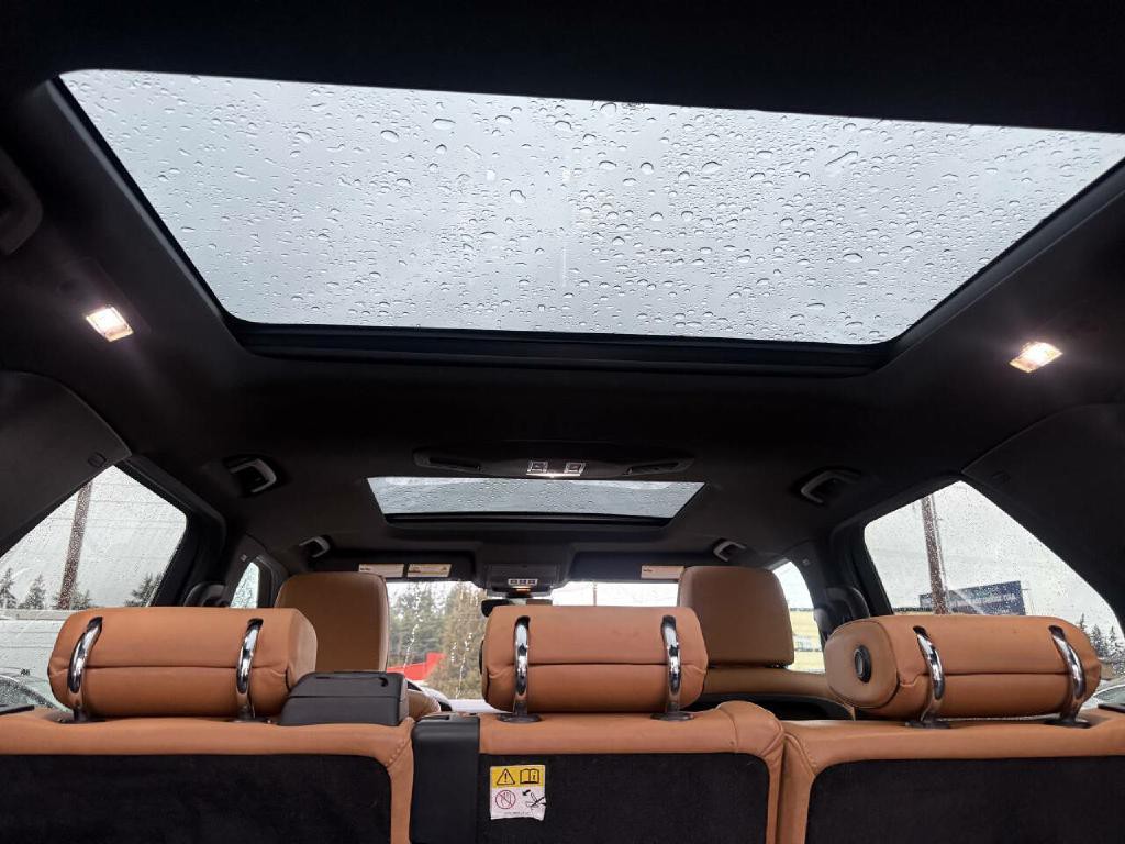 2018 Land Rover Discovery Image 12