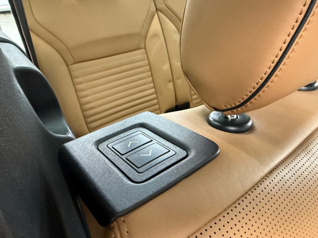 2018 Land Rover Discovery Image 27