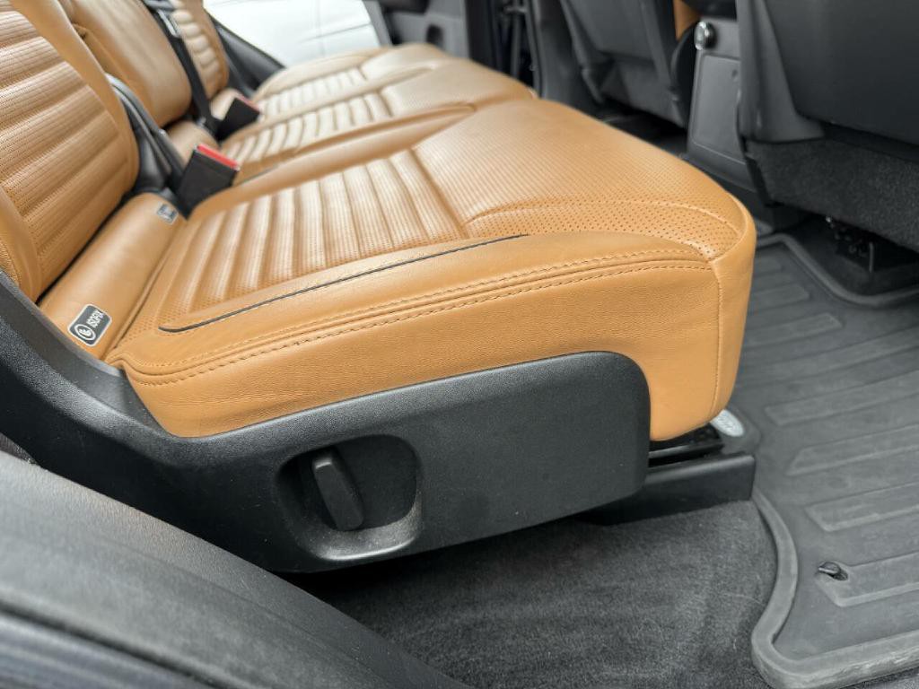 2018 Land Rover Discovery Image 29