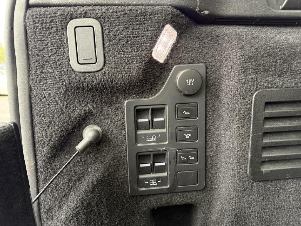 2018 Land Rover Discovery Image 30