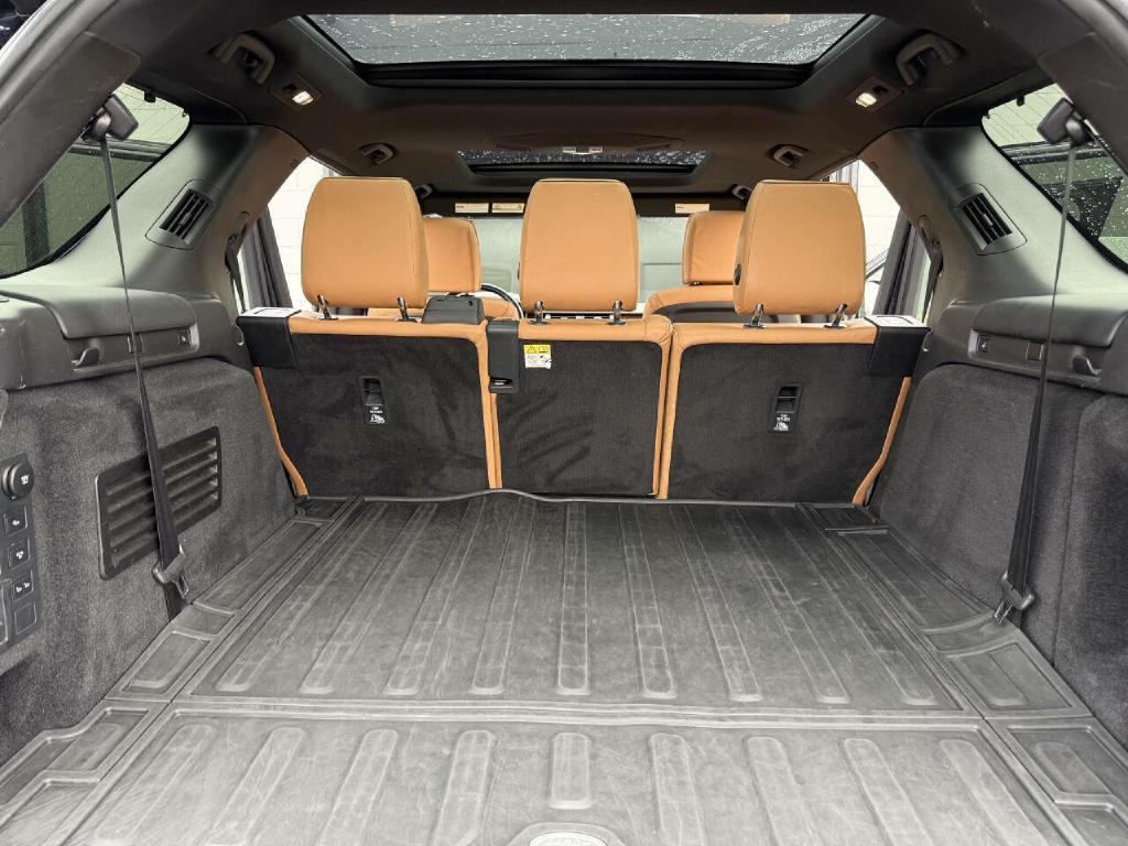 2018 Land Rover Discovery Image 32