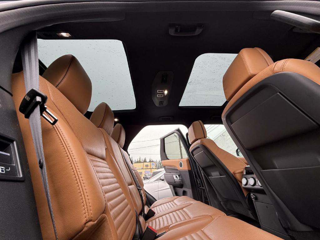 2018 Land Rover Discovery Image 34