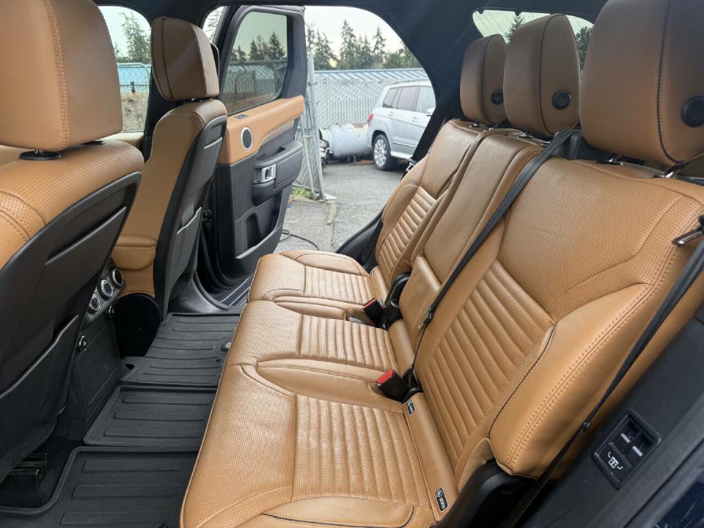 2018 Land Rover Discovery Image 36