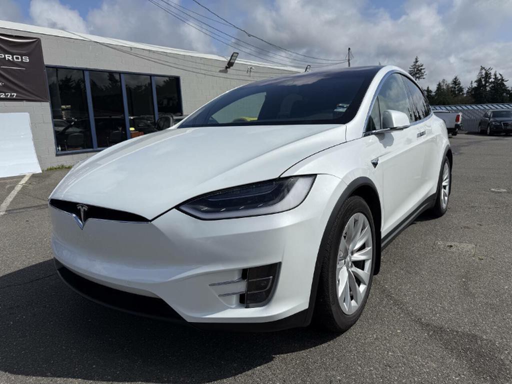 2018 Tesla Model X Image 10