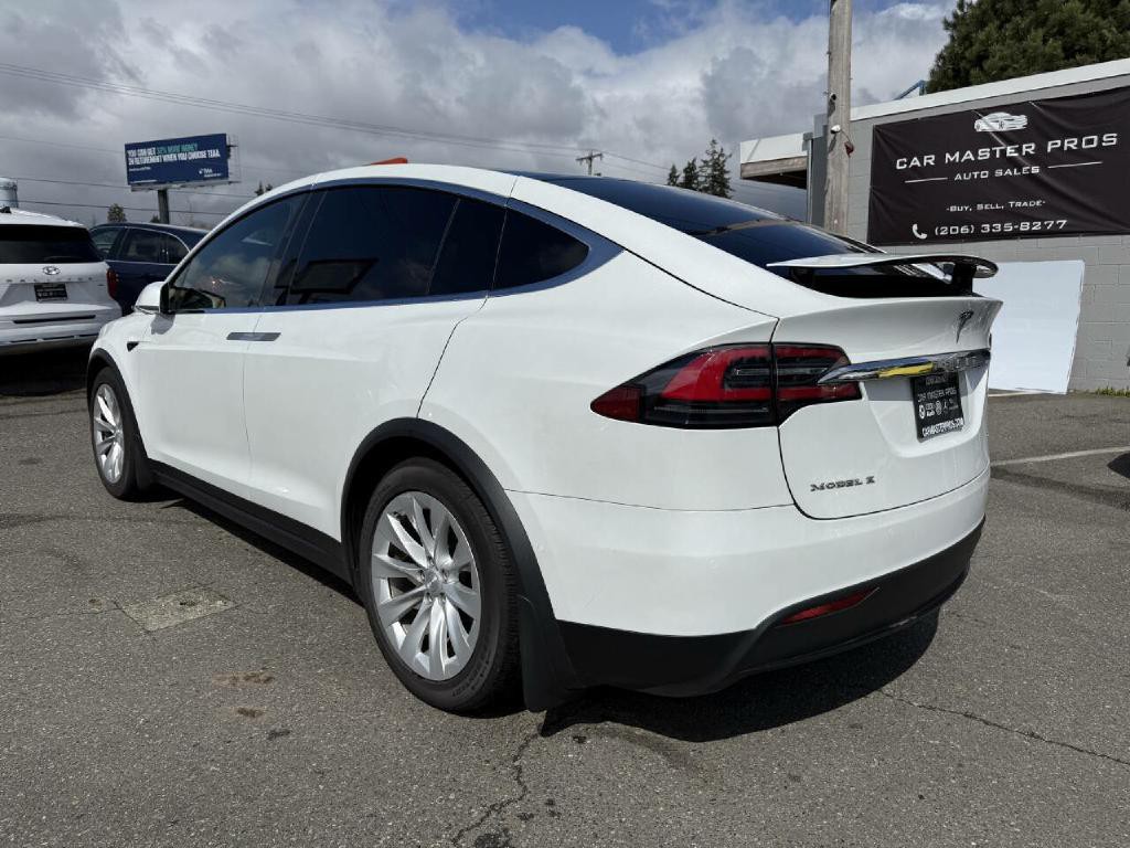 2018 Tesla Model X Image 11