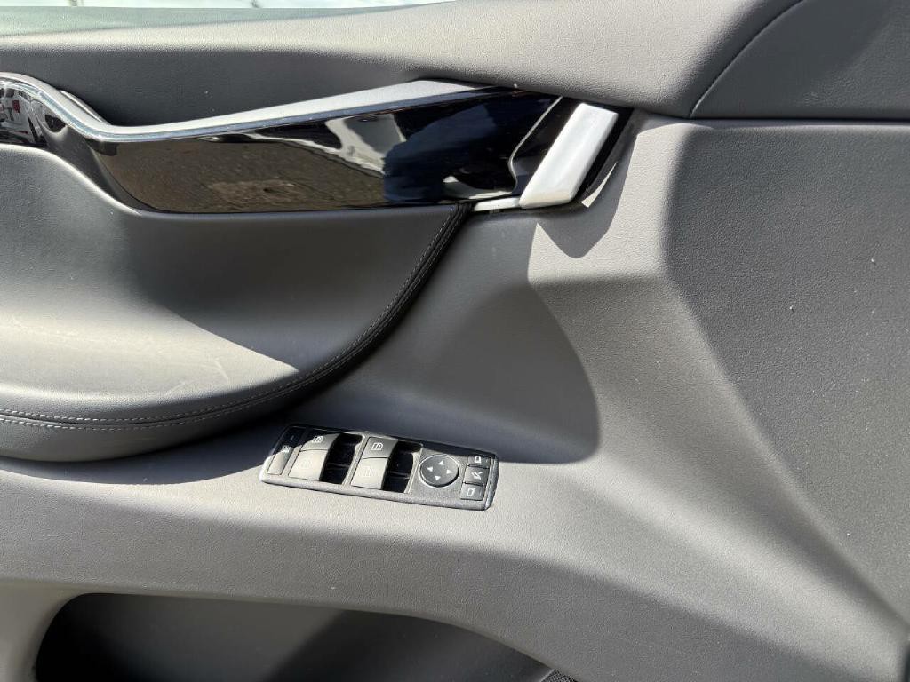 2018 Tesla Model X Image 17