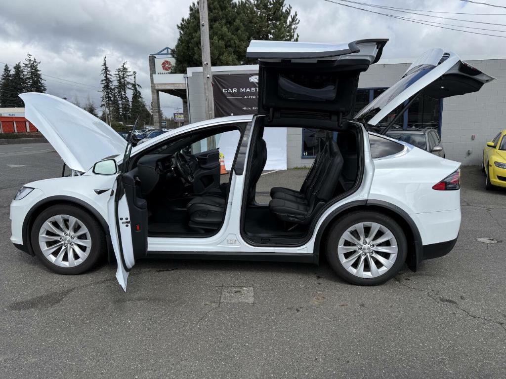 2018 Tesla Model X Image 28