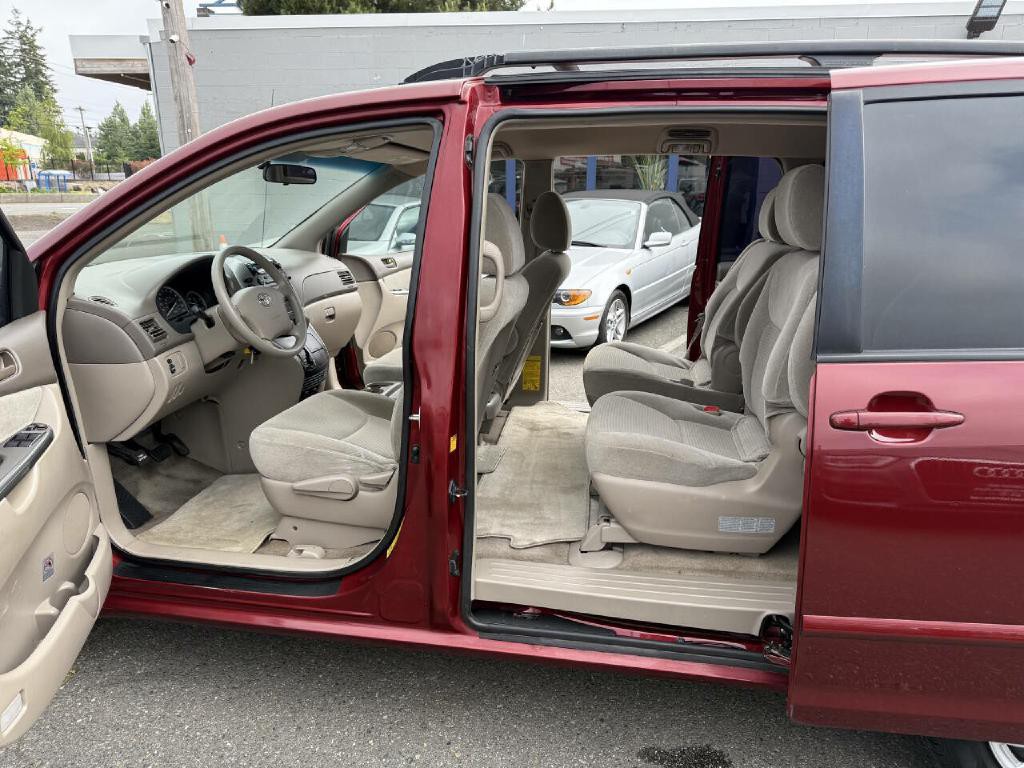 2009 Toyota Sienna Image 25