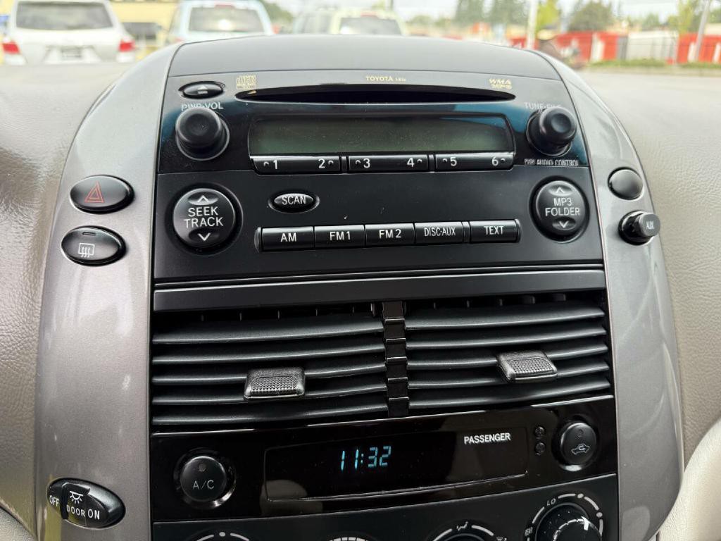 2009 Toyota Sienna Image 16