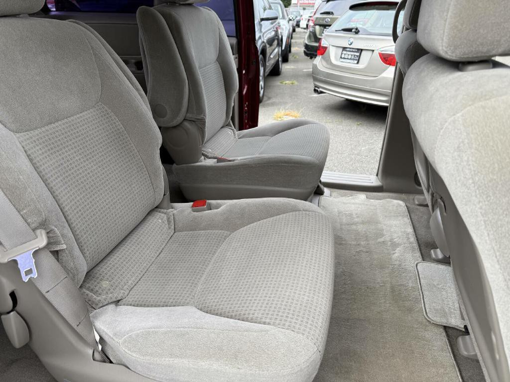 2009 Toyota Sienna Image 20
