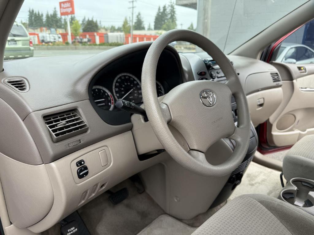2009 Toyota Sienna Image 23